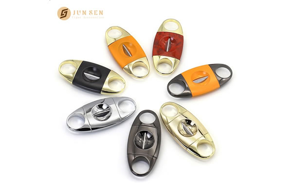 The Ultimate Guide to Cigar Cutter: How to Choose the Cutting Method That's Best for You
