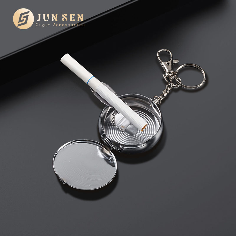Portable Mini Keychain Ashtray – Creative, Lidded Design